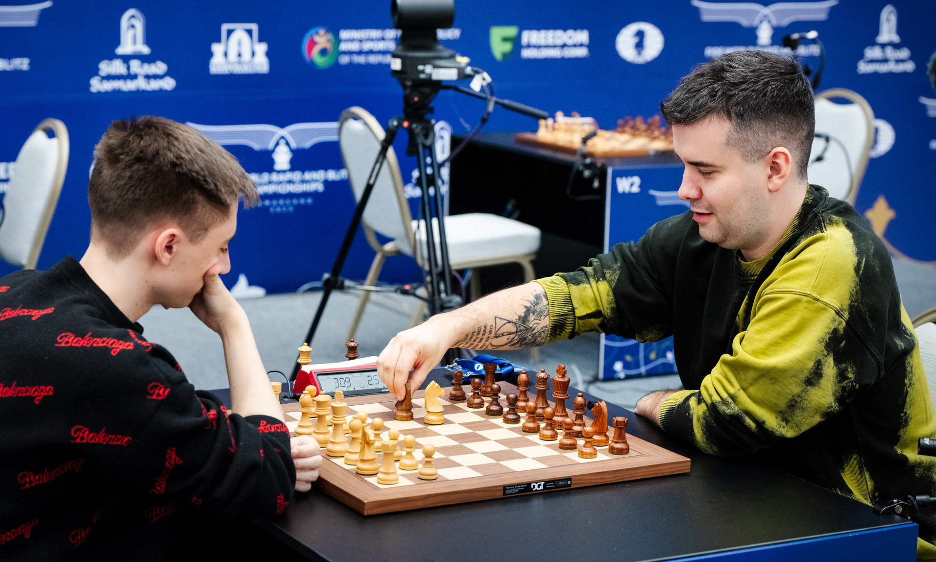 Daniil Dubov vs Ian Nepomniachtchi in 2023 World Blitz Championship